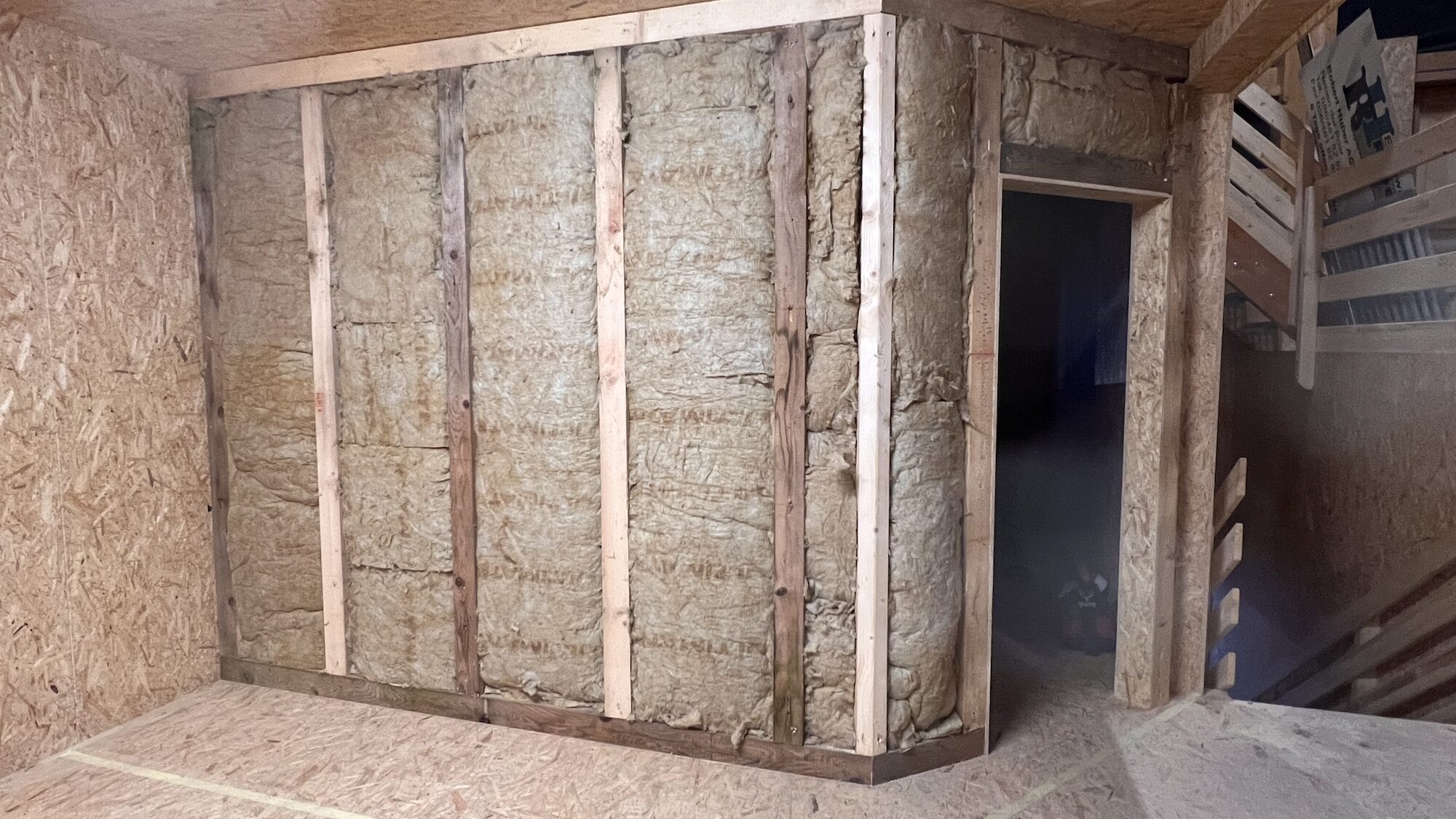 Wand in Elementbauweise mit Isolation